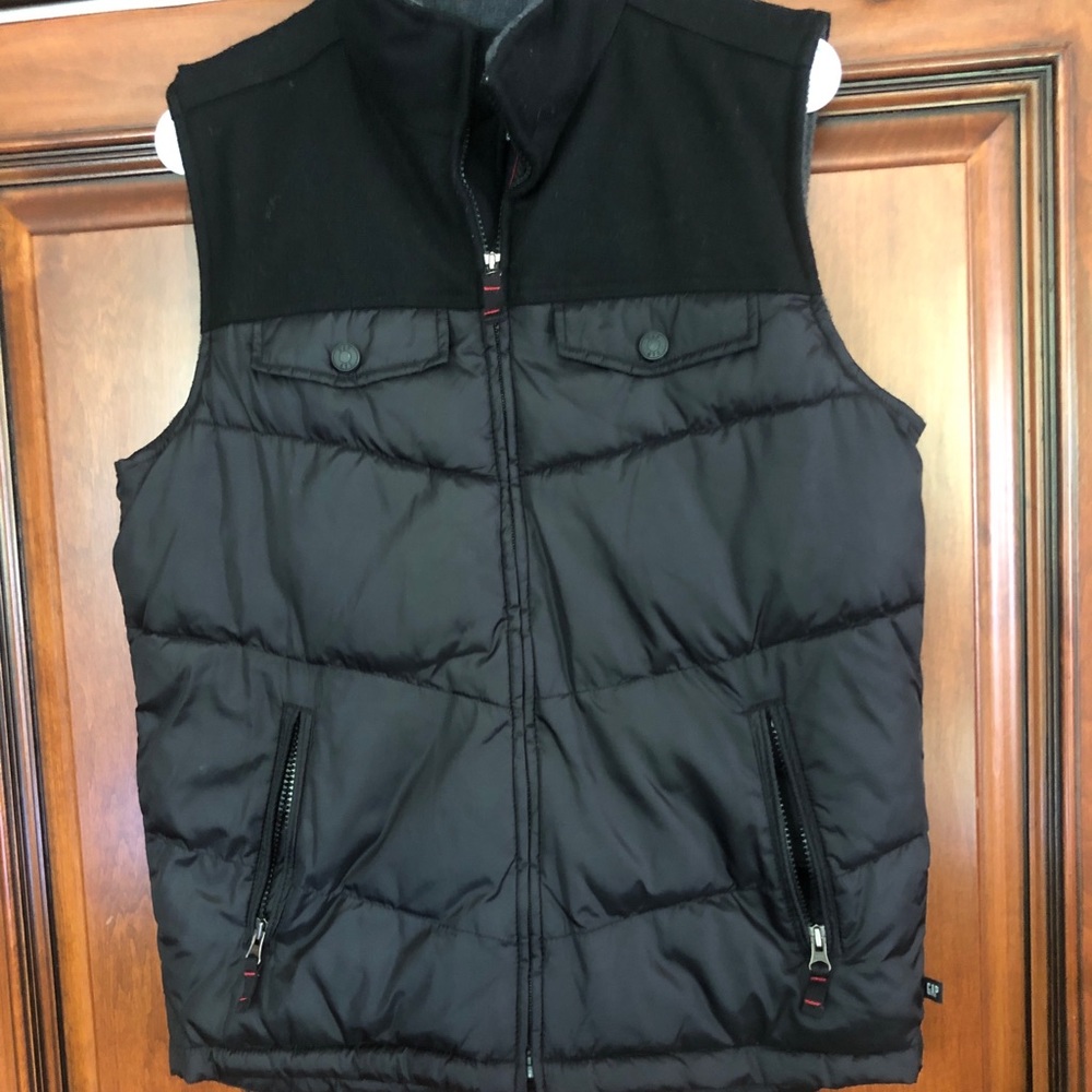 Gap black cold control vest
